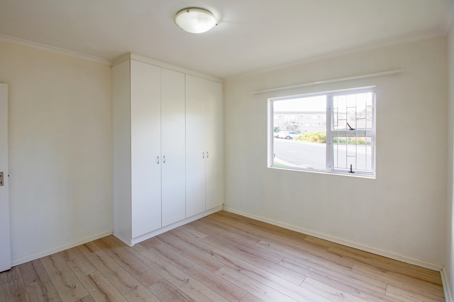 To Let 2 Bedroom Property for Rent in Somerset West Western Cape